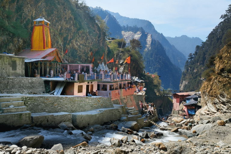 20 Prasiddh Himachal Pradesh ke Mandir Jo Har Bhakt Ko Jarur Dekhne Chahiye
